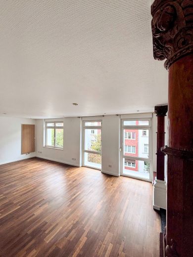 Unterbilk: Helle 3-Zimmer-Wohnung mit Sauna und Kamin