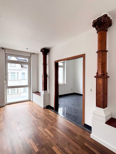 Unterbilk: Helle 3-Zimmer-Wohnung mit Sauna und Kamin