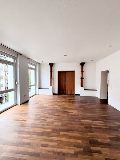 Unterbilk: Helle 3-Zimmer-Wohnung mit Sauna und Kamin