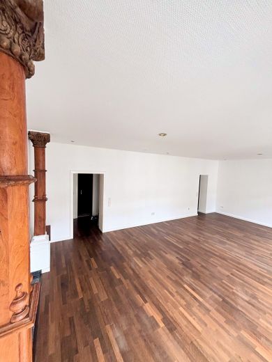 Unterbilk: Helle 3-Zimmer-Wohnung mit Sauna und Kamin