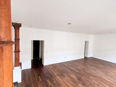 Unterbilk: Helle 3-Zimmer-Wohnung mit Sauna und Kamin