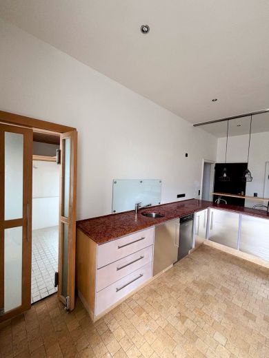 Unterbilk: Helle 3-Zimmer-Wohnung mit Sauna und Kamin