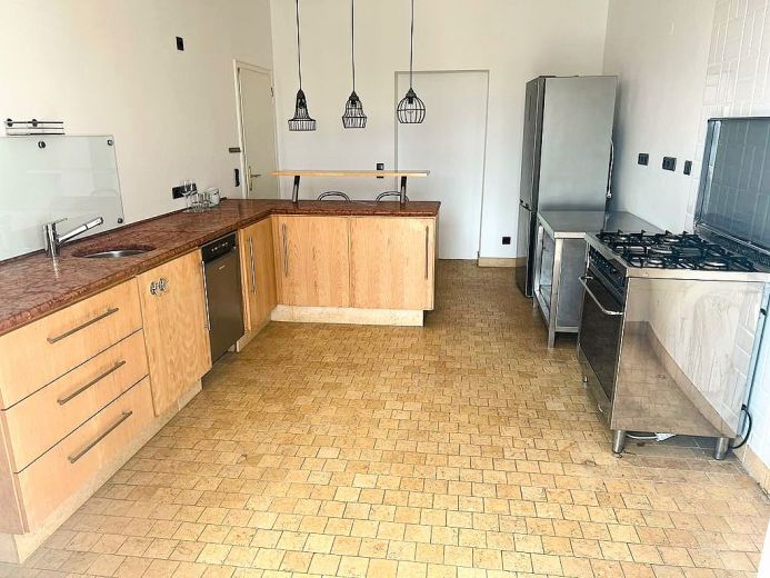 Unterbilk: Helle 3-Zimmer-Wohnung mit Sauna und Kamin