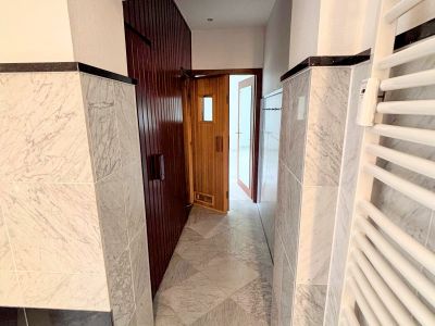 Unterbilk: Helle 3-Zimmer-Wohnung mit Sauna und Kamin