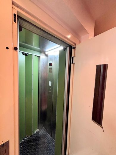 Unterbilk: Helle 3-Zimmer-Wohnung mit Sauna und Kamin