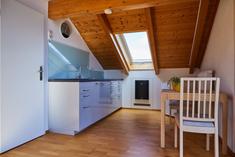 M&ouml;biliertes Apartment mit Balkon in Gro&szlig;karolinenfeld