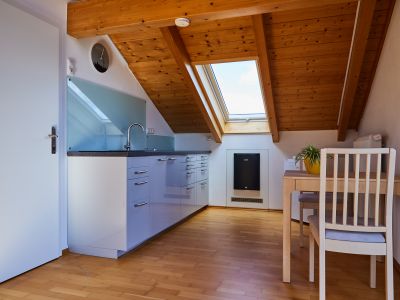 M&ouml;biliertes Apartment mit Balkon in Gro&szlig;karolinenfeld