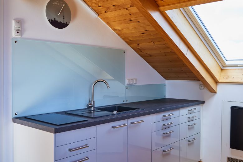 M&ouml;biliertes Apartment mit Balkon in Gro&szlig;karolinenfeld