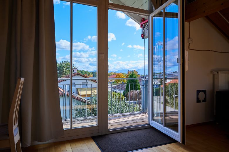 M&ouml;biliertes Apartment mit Balkon in Gro&szlig;karolinenfeld
