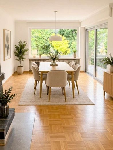 Niederkassel: 4,5- Zimmer-Garten-Wohnung mit 2 Garagenstellpl&auml;tzen in Premiumlage