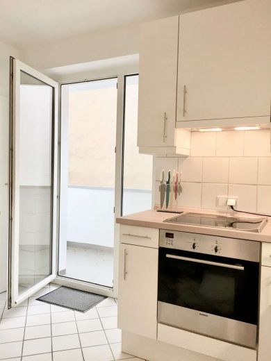 Oberkassel: Top 2-Zimmer-Wohnung mit Balkon