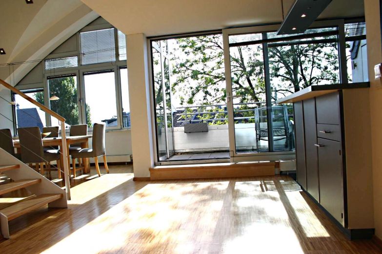 Penthouse-Loft-Wohnung &uuml;ber zwei Ebenen in Toplage von Oberkassel