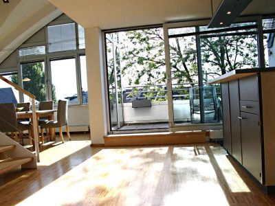 Penthouse-Loft-Wohnung &uuml;ber zwei Ebenen in Toplage von Oberkassel