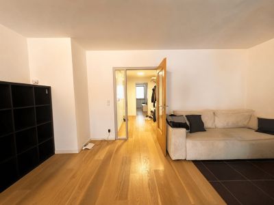 Oberkassel: 2-Zimmmer- Wohnung mit Stellplatz