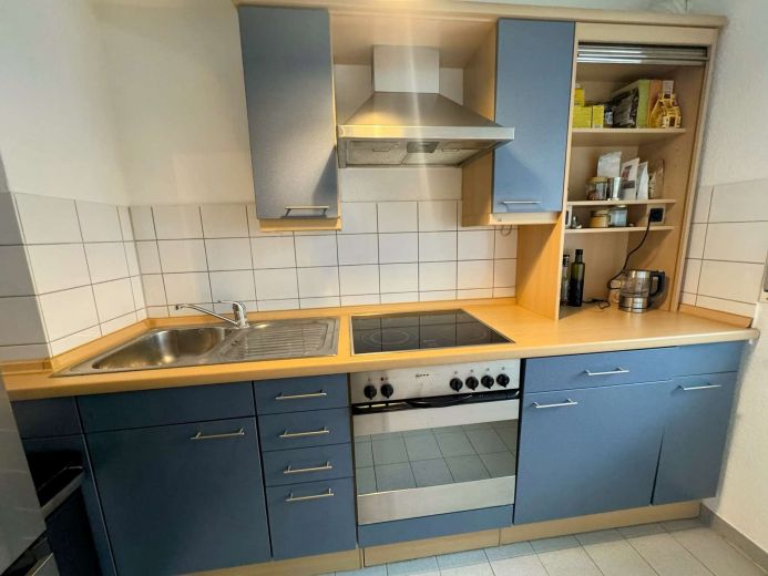 Oberkassel: 2-Zimmmer- Wohnung mit Stellplatz