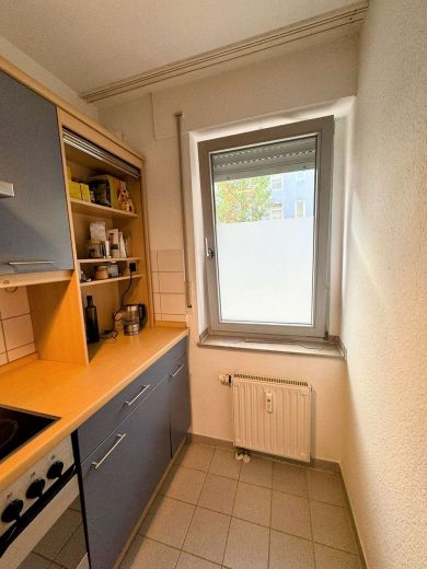 Oberkassel: 2-Zimmmer- Wohnung mit Stellplatz