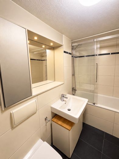 Oberkassel: 2-Zimmmer- Wohnung mit Stellplatz
