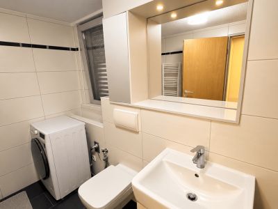 Oberkassel: 2-Zimmmer- Wohnung mit Stellplatz
