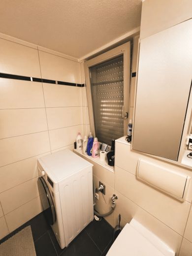 Oberkassel: 2-Zimmmer- Wohnung mit Stellplatz