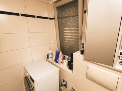 Oberkassel: 2-Zimmmer- Wohnung mit Stellplatz
