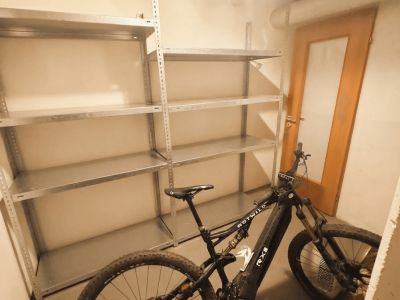 Oberkassel: 2-Zimmmer- Wohnung mit Stellplatz