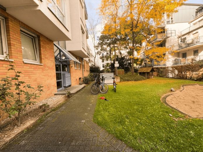 Oberkassel: 2-Zimmmer- Wohnung mit Stellplatz