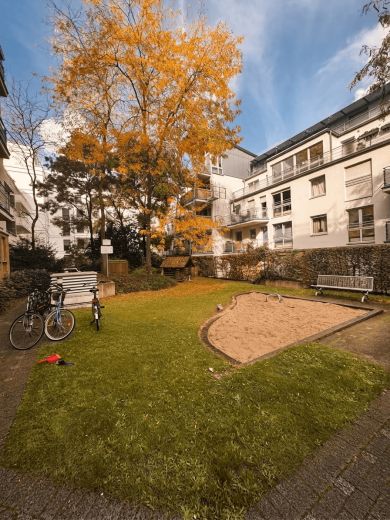 Oberkassel: 2-Zimmmer- Wohnung mit Stellplatz