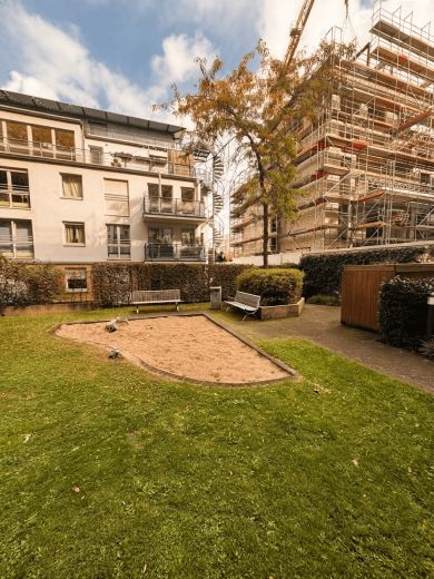 Oberkassel: 2-Zimmmer- Wohnung mit Stellplatz