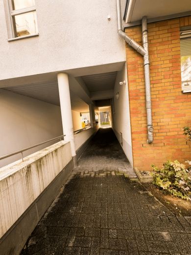 Oberkassel: 2-Zimmmer- Wohnung mit Stellplatz