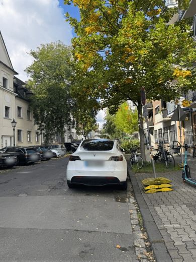 Oberkassel: 2-Zimmmer- Wohnung mit Stellplatz