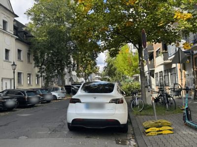 Oberkassel: 2-Zimmmer- Wohnung mit Stellplatz