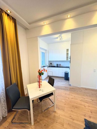 F&uuml;rstenwall: komplett saniertes 2-Zimmer-Apartment im Hinterhof