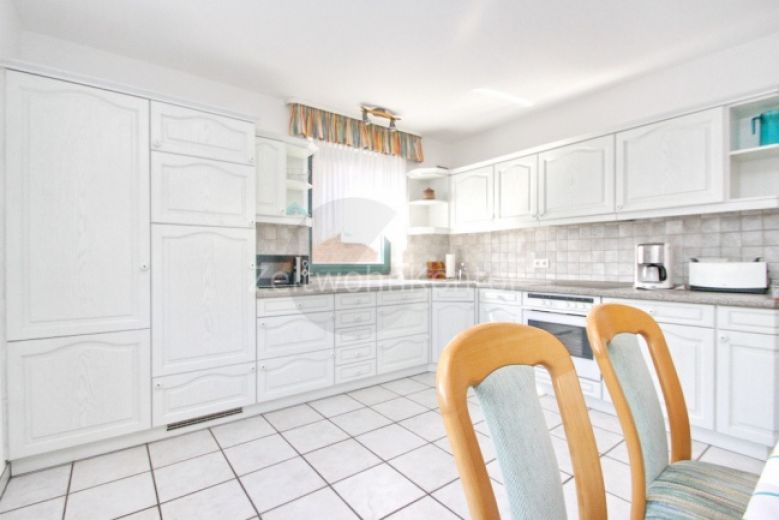 Gro&szlig;z&uuml;gige, schicke Wohnung mit aktivem Internet, N&auml;he Centro, gute Anbindung