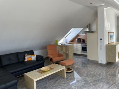 Voll m&ouml;blierte DG-Wohnung 55 m&sup2; in Reinbek