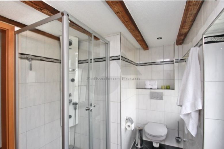 ZeitwohnKontor: Hochwertig im modernen Landhausstil: 2-Raumwhg mit Balkon in ruhiger, zentraler Lage