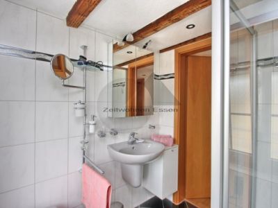 ZeitwohnKontor: Hochwertig im modernen Landhausstil: 2-Raumwhg mit Balkon in ruhiger, zentraler Lage